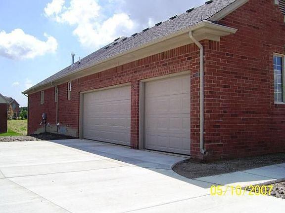 2nd image of 63642 Dover Ct