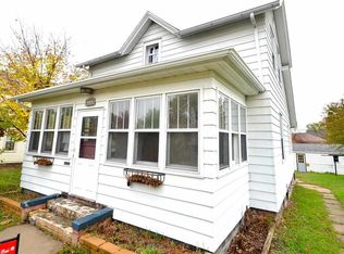 135 W Carroll St, Portage, WI 53901