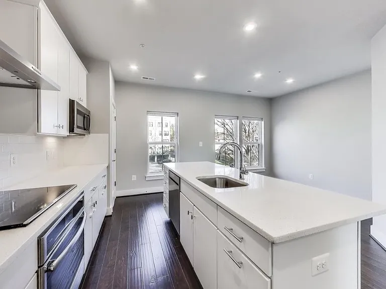 915 Elder St NW #C — Photo 5