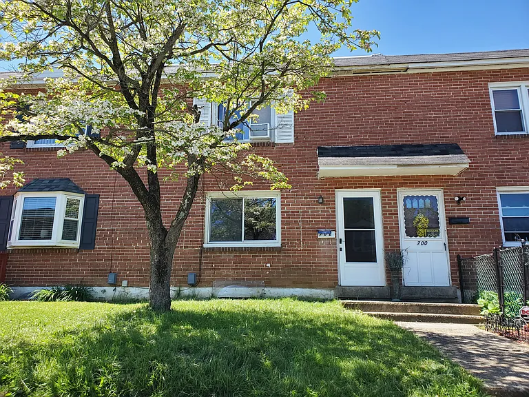 702 S Penn St — Photo 2