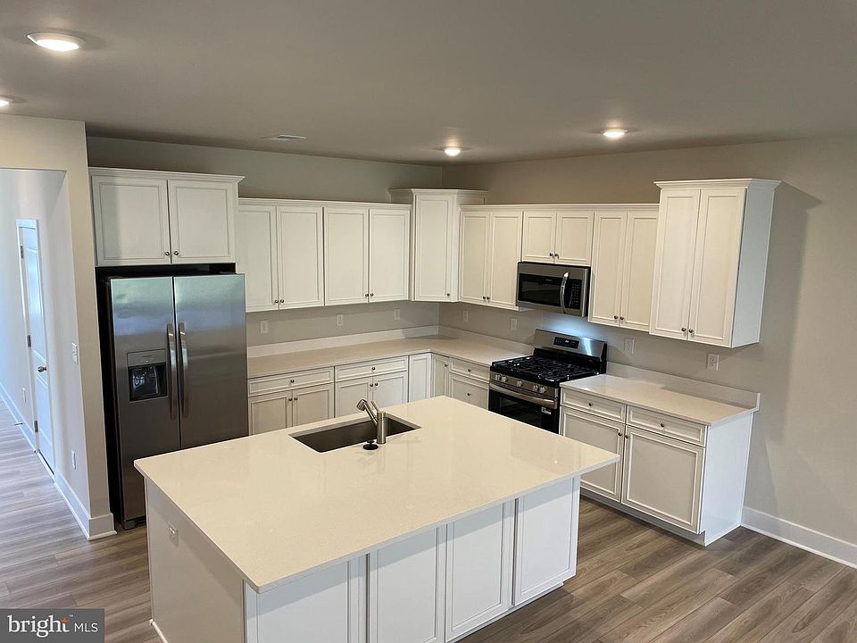2nd image of 27 Elderberry Ln