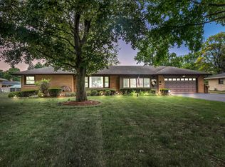 910 N Elmhurst Rd, Prospect Heights, IL 60070