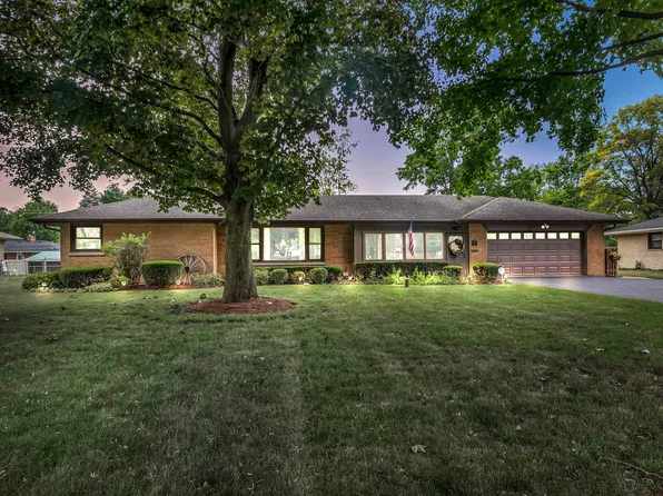 910 N Elmhurst Rd, Prospect Heights, IL 60070