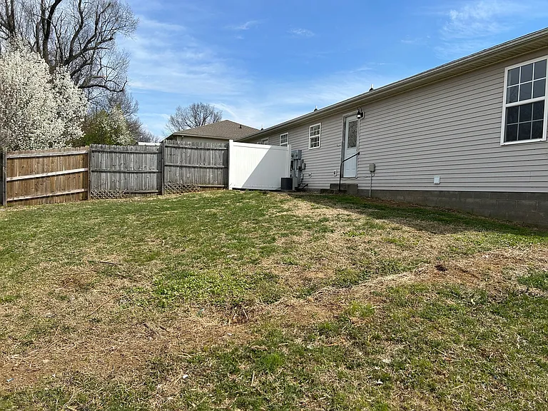 6888 Boston Dr — Photo 20