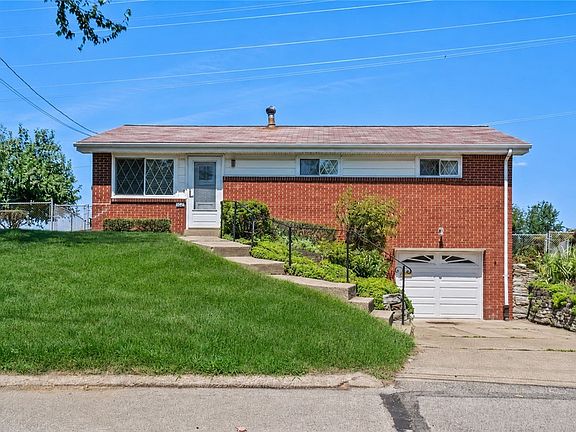 3rd image of 140 Broadcrest Dr
