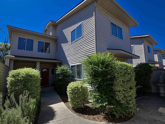 3rd image of 2084 Lakeland Dr #A