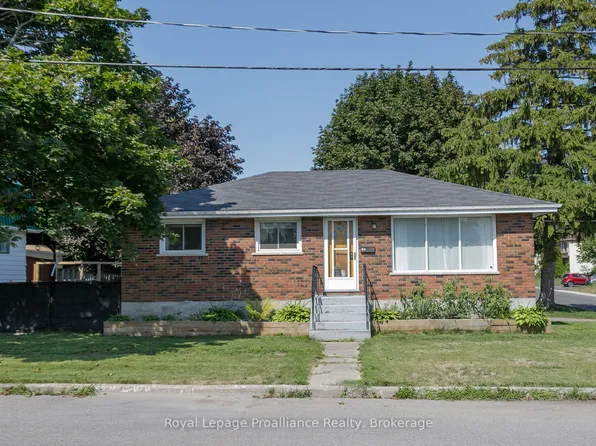 26 James St, Quinte West, ON K8V 2W9