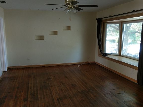 3rd image of 1543 Levern St
