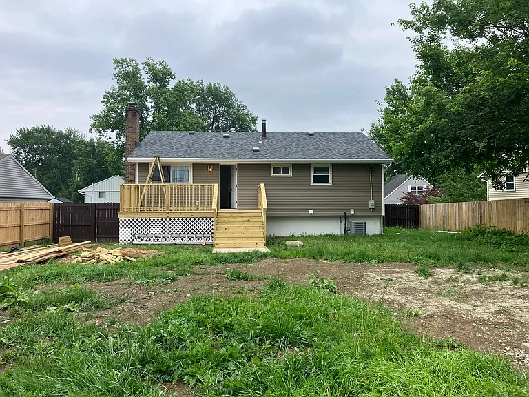 233 Lincolnshire Rd — Photo 15