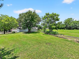 2107 Meadows Cir, Sherman, TX 75092