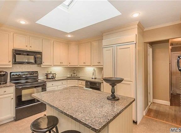 3rd image of 115 W 23rd St