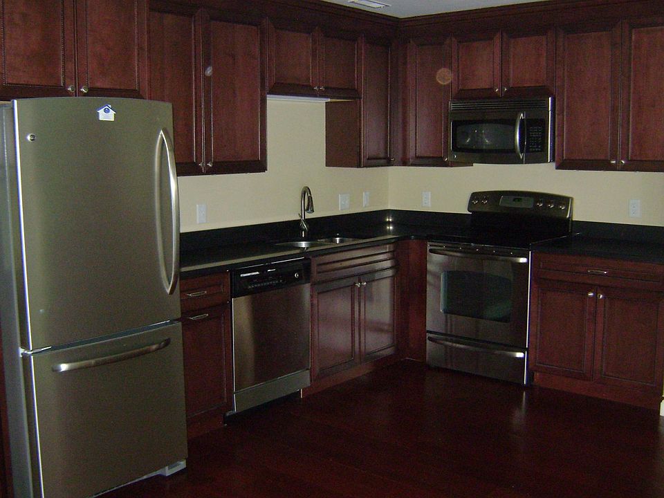 1st image of 125 Van Zandt Ave APT 105