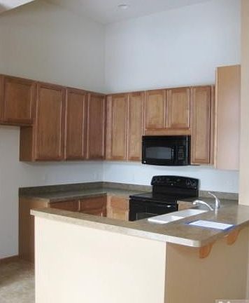 3rd image of 15460 Freedom Dr N