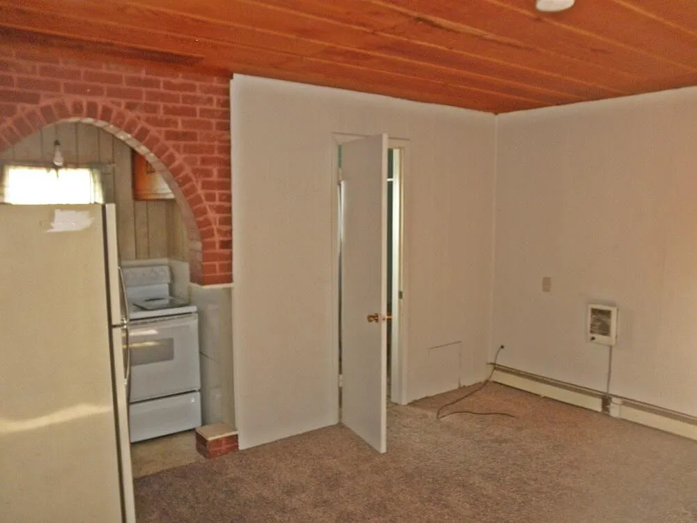 Studio, 221 sqft, $550 — Photo 2
