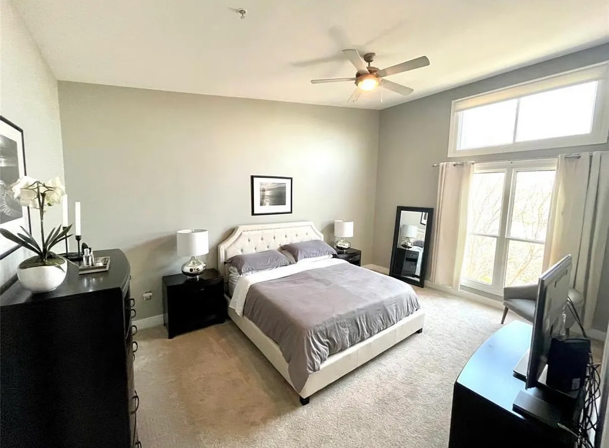 1 bed, 1015 sqft, $2,200 — Photo 4