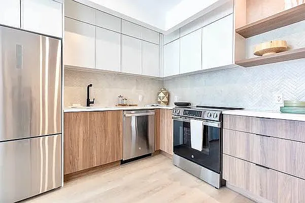 Rented by Manhattan Realty Group | media 7