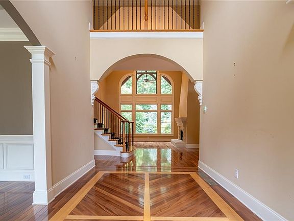 5th image of 207 Gold Leaf Ln