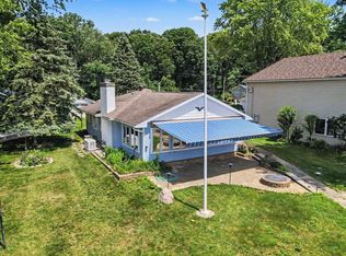 11169 Lakeshore Dr, Three Rivers, MI 49093