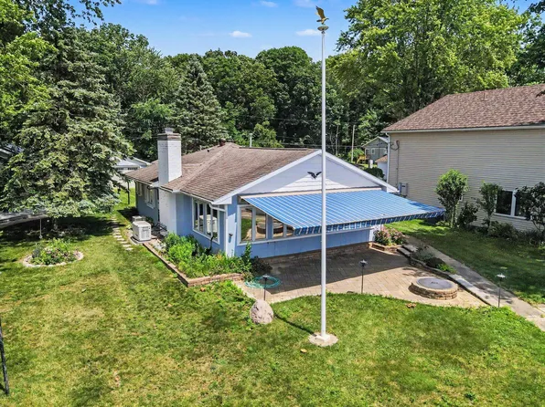 11169 Lakeshore Dr, Three Rivers, MI 49093