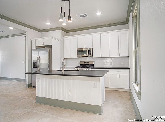 5th image of 138 Castillo Ave #1