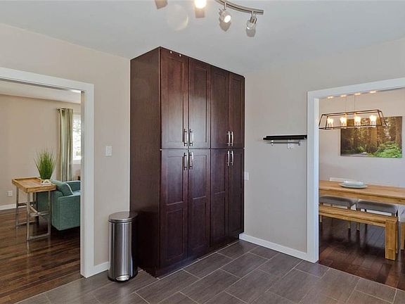 2nd image of 64 Fairview Cres SE