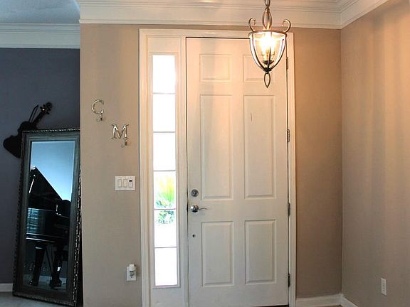 3rd image of 8416 Highgate Dr