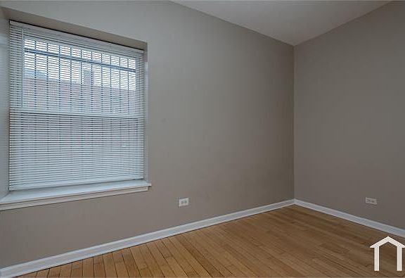 3rd image of 6042 S Prairie Ave #3