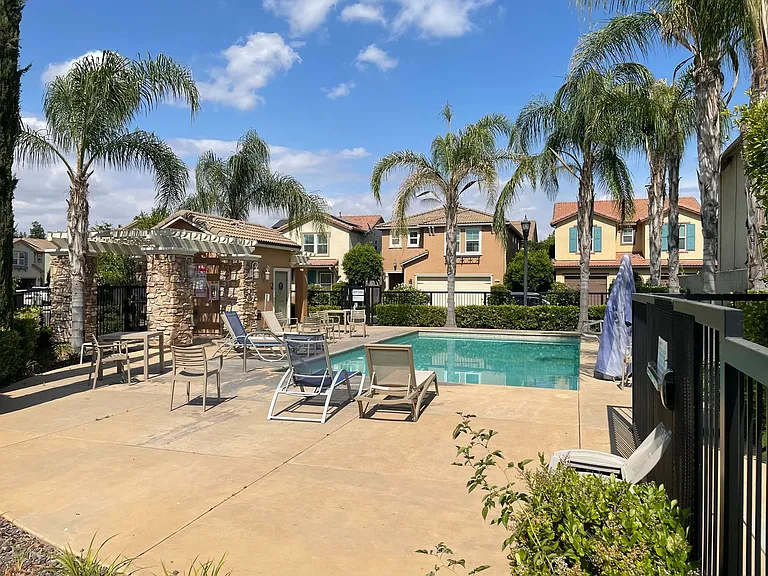 7009 N Harmony Dr — Photo 43