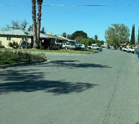 Exterior Neighborhood (street photo)