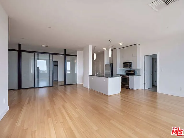 3810 Wilshire Blvd #1012 — Photo 5