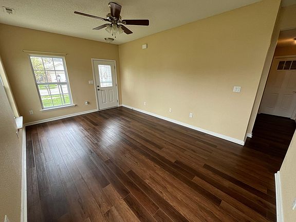 4th image of 2286 Meadow Bend Dr
