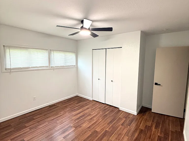 1004 Elm St — Photo 11