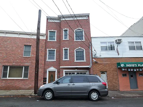 379 1st St Photo 1