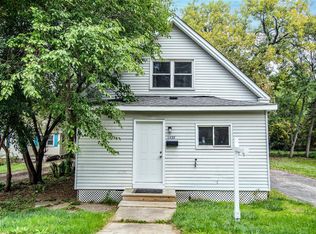 1438 Dean St, St Charles, IL 60174