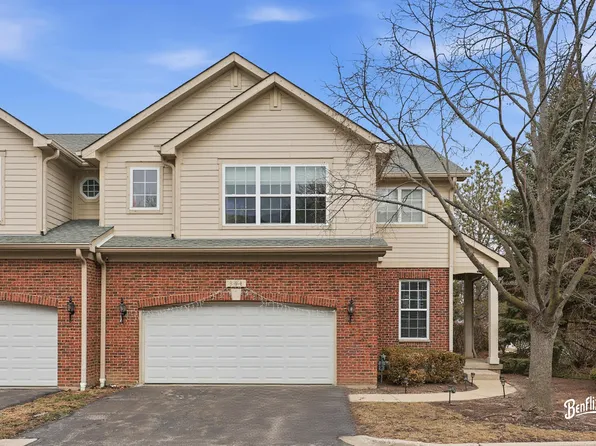 384 W Pointe Dr, Vernon Hills, IL 60061