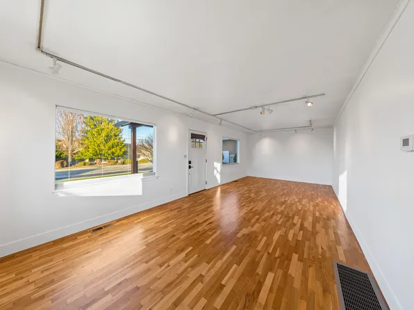 1411 5th St, Anacortes, WA 98221