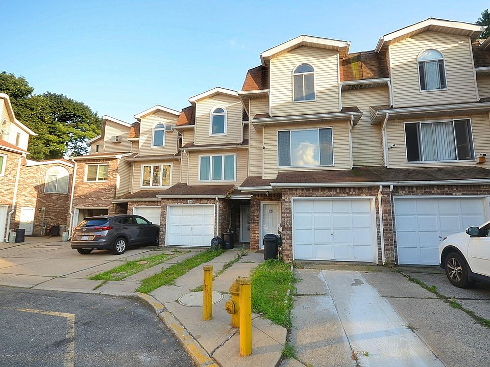 1st image of 28 Zachary Ct