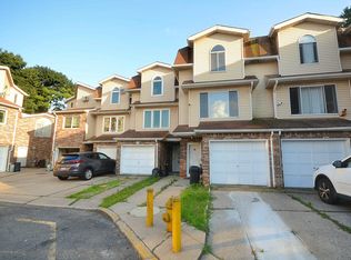 28 Zachary Ct, Staten Island, NY 10310