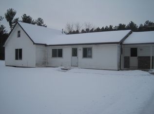 N2039 Shadow Rd, Waupaca, WI 54981
