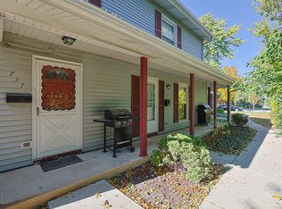 737 Wellington Ave, Elk Grove Village, IL 60007