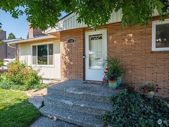 4th image of 1108 Rosewood Avenue
