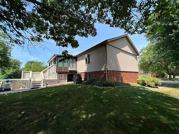 5th image of 301 Juliann Dr
