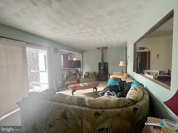 5th image of 305 Rickard Pl