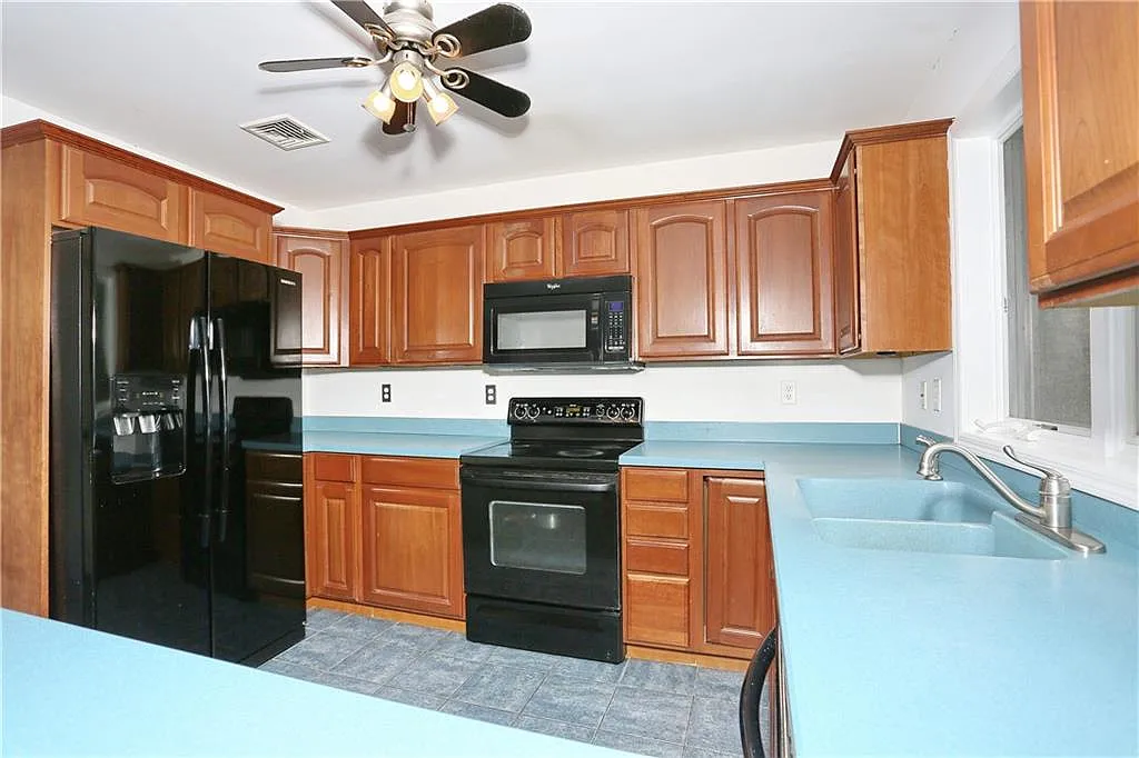 80 Old Quaker Hill Rd — Photo 4