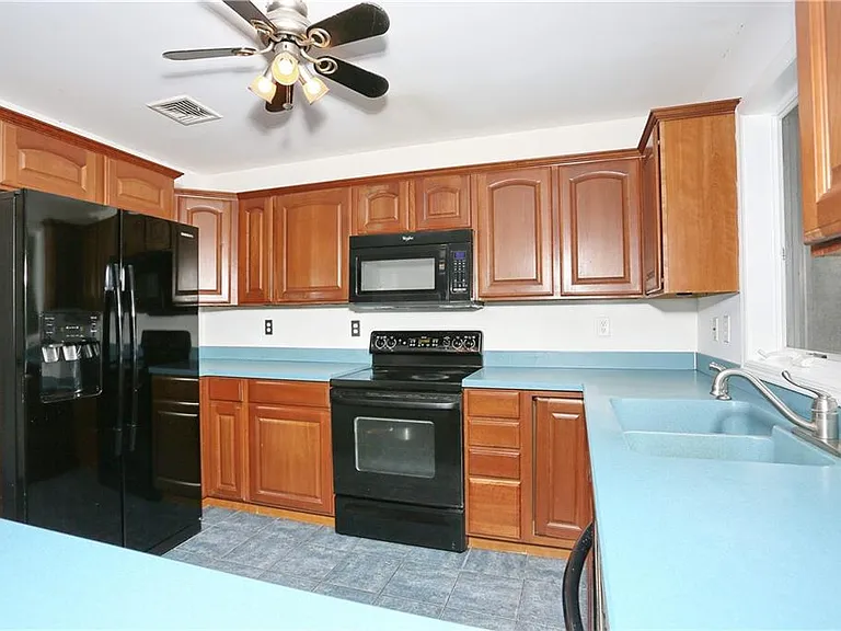 80 Old Quaker Hill Rd — Photo 4