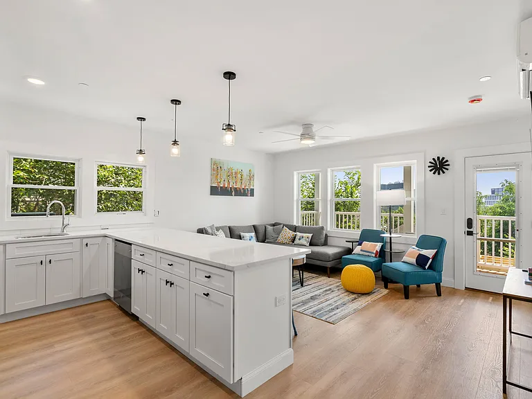 32 Munroe St #1 — Photo 8