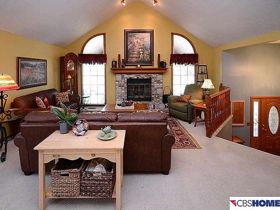 4th image of 815 Valentine Ln
