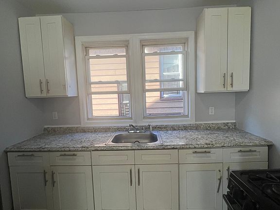 5th image of 333 Sanford Ave #3