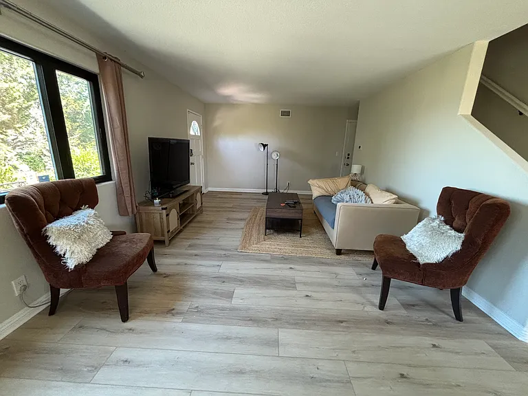 457 S Ventu Park Rd — Photo 5