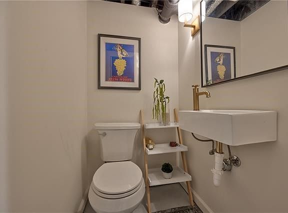5th image of 10718 Sharon Ln